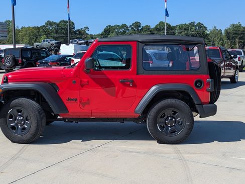 Used 2025 Jeep Wrangler Sport AWD/4WD image 5