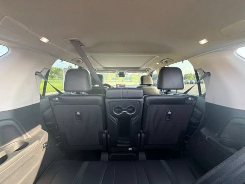 Used 2023 Honda Pilot Touring image 14