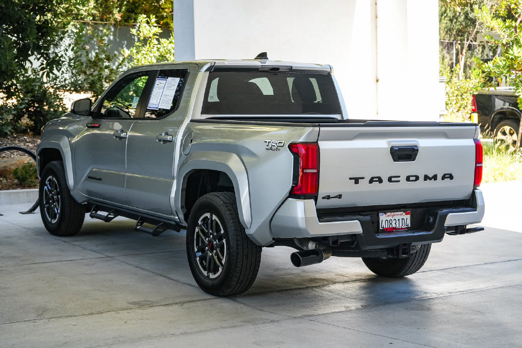 Used 2025 Toyota Tacoma TRD Sport AWD/4WD image 4