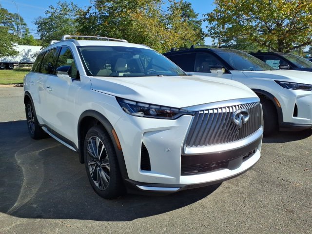 Certified 2026 INFINITI QX60 Luxe w/ Family Package AWD/4WD image 4