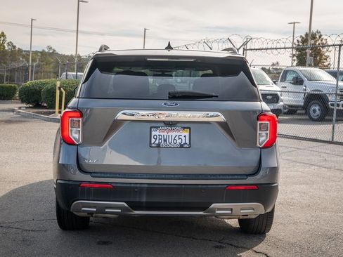 Used 2022 Ford Explorer XLT w/ Equipment Group 202A image 8