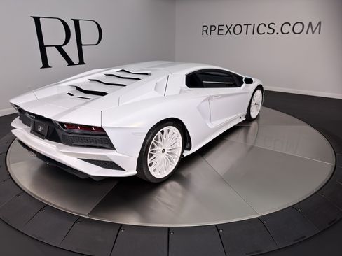 Used 2018 Lamborghini Aventador S AWD/4WD image 9