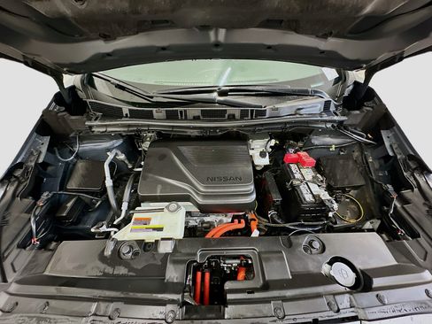 Used 2025 Nissan Leaf S image 33