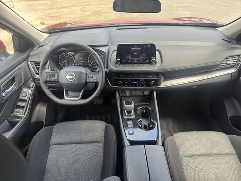 Used 2025 Nissan Rogue SV FWD image 11