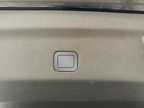 Used 2025 Chevrolet Tahoe High Country AWD/4WD image 35