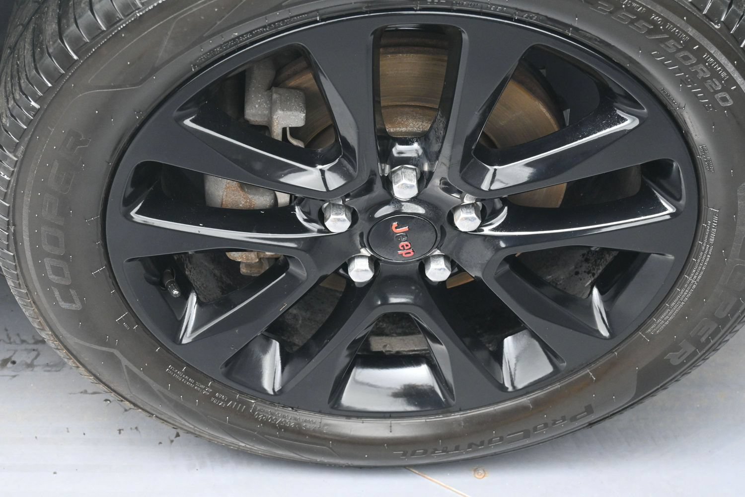 Used 2020 Jeep Grand Cherokee Altitude AWD/4WD image 27