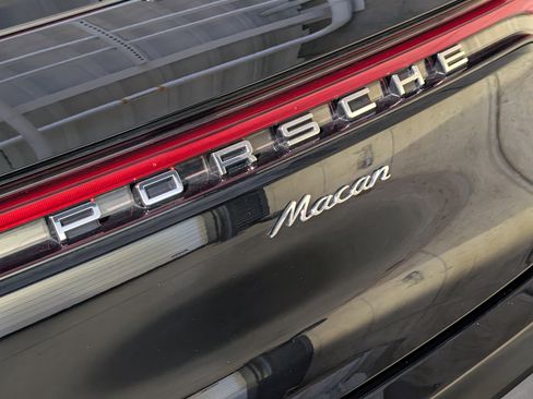 Certified 2026 Porsche Macan image 17
