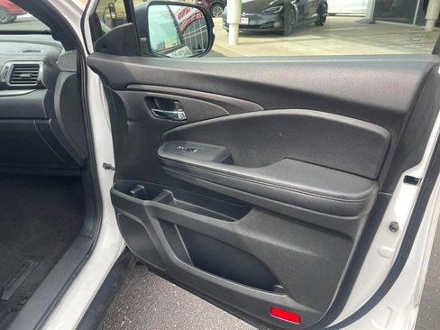 Used 2022 Honda Pilot Sport image 12