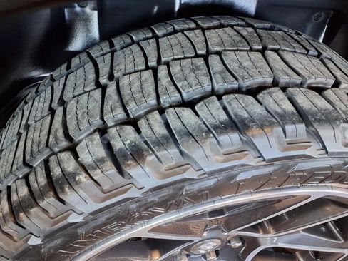 Used 2019 RAM 1500 Laramie image 8