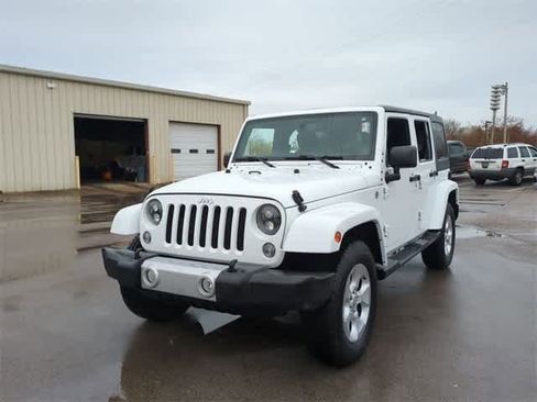 Used 2015 Jeep Wrangler Unlimited Sahara w/ Connectivity Group image 11
