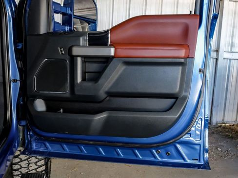 Used 2022 Ford F450 Platinum w/ FX4 Off-Road Package image 43