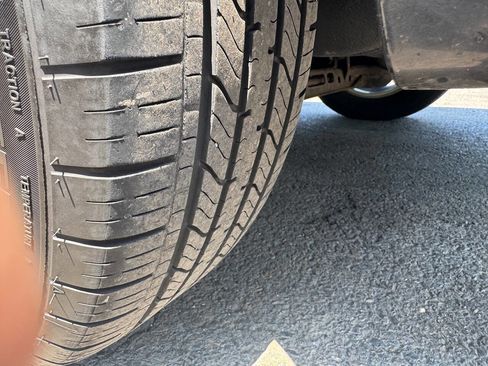 Used 2014 Chrysler Town & Country Touring image 18