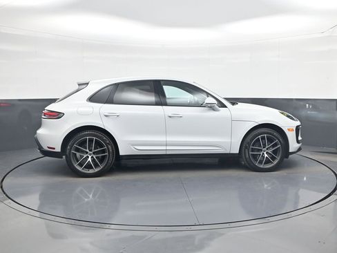 Used 2025 Porsche Macan AWD/4WD image 7