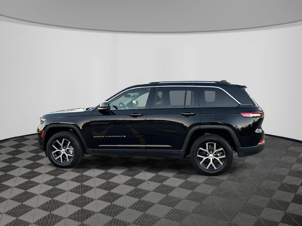 Used 2023 Jeep Grand Cherokee Limited AWD/4WD image 4