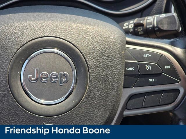 Used 2021 Jeep Cherokee Latitude Lux w/ Comfort/Convenience Group AWD/4WD image 16