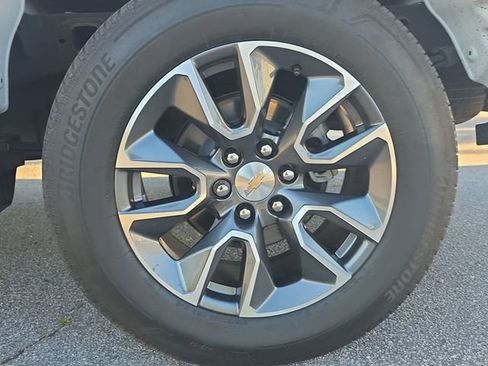 Used 2024 Chevrolet Silverado 1500 LT AWD/4WD image 33