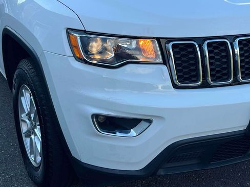 Used 2020 Jeep Grand Cherokee Laredo AWD/4WD image 7