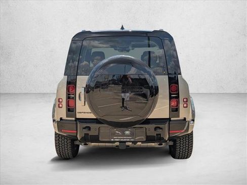 New 2025 Land Rover Defender 90 X-Dynamic SE image 8