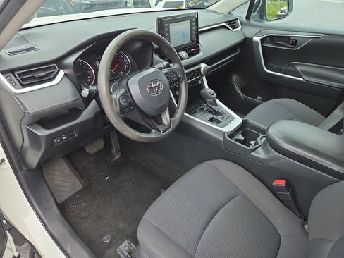 Used 2019 Toyota RAV4 LE AWD/4WD image 9