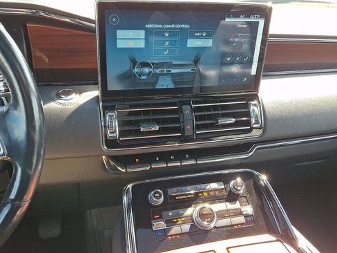 Used 2022 Lincoln Navigator Reserve image 16