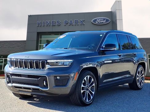 Used 2022 Jeep Grand Cherokee Overland w/ Luxury Tech Group IV image 3