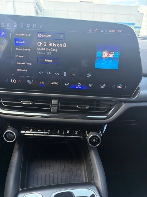 Certified 2024 Chevrolet Equinox EV RS FWD image 11