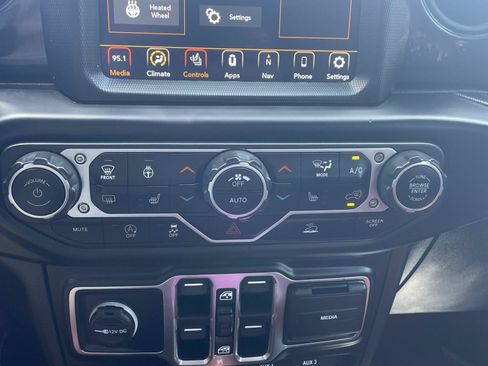 Used 2022 Jeep Wrangler Unlimited Sport AWD/4WD image 33