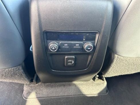 Used 2020 Buick Enclave Essence image 10