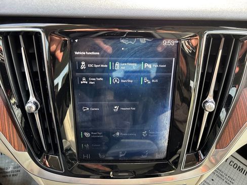 Used 2019 Volvo S60 T6 Momentum w/ Premium Package image 27