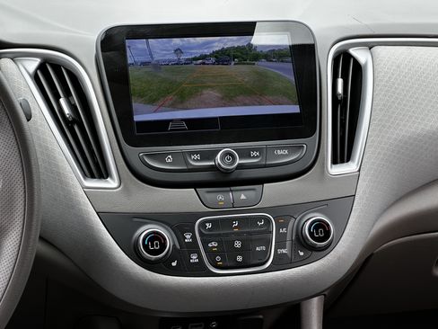 Used 2025 Chevrolet Malibu LT FWD image 25
