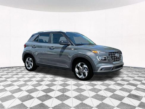 New 2025 Hyundai Venue Limited image 16