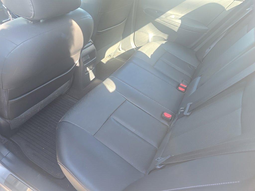 Used 2016 Nissan Sentra SL w/ Technology Package FWD image 11