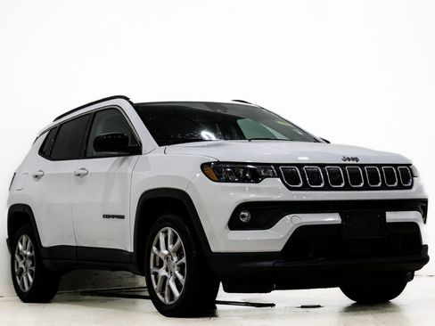 Used 2022 Jeep Compass Latitude w/ Sun and Sound Group image 1