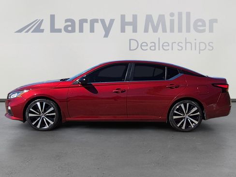 Used 2022 Nissan Altima 2.5 SR FWD image 2