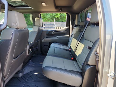 Used 2024 Chevrolet Silverado 1500 ZR2 w/ Technology Package image 40