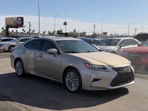 Used 2016 Lexus ES 350 w/ Luxury Package w/Wood Trim FWD image 10