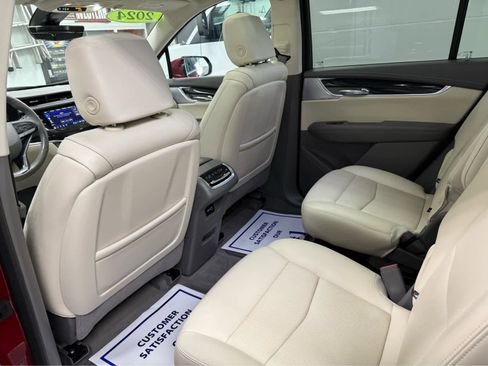 Used 2024 Cadillac XT6 Premium Luxury w/ Technology Package AWD/4WD image 24