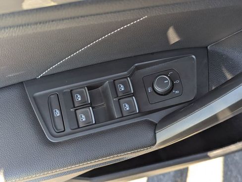 Used 2024 Volkswagen Tiguan SE AWD/4WD image 17