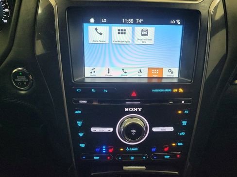 Used 2018 Ford Explorer Platinum image 25