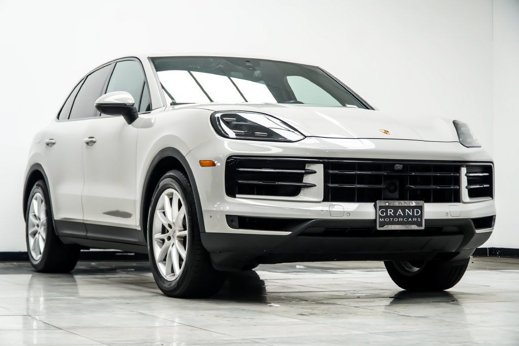 Used 2024 Porsche Cayenne w/ Premium Package Plus (PFM) AWD/4WD image 5