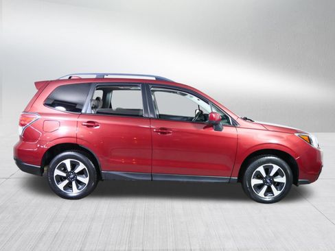 Used 2017 Subaru Forester 2.5i Premium image 8