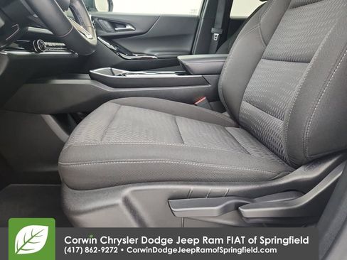 Used 2025 Chevrolet Equinox LT FWD image 19