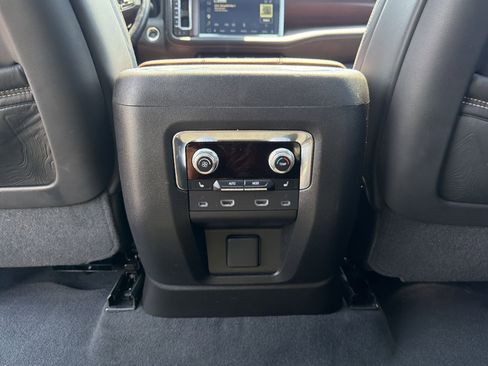 Used 2023 GMC Yukon Denali Ultimate AWD/4WD image 30