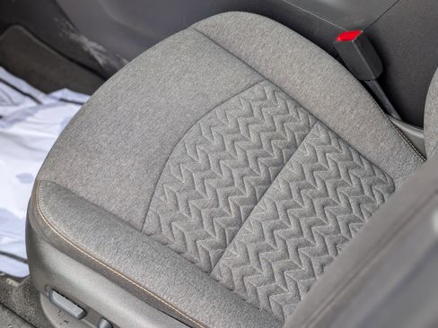 Used 2023 Chevrolet Equinox LT image 32