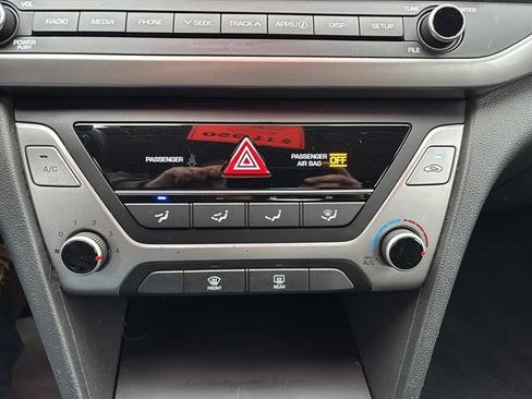 Used 2018 Hyundai Elantra SE w/ SE Connectivity Package 04 image 24