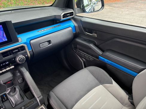 Used 2025 Toyota Tacoma TRD Off-Road AWD/4WD image 35