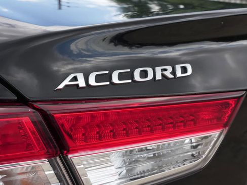 Used 2018 Honda Accord LX image 18