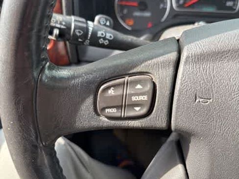 Used 2005 GMC Envoy SLT image 17