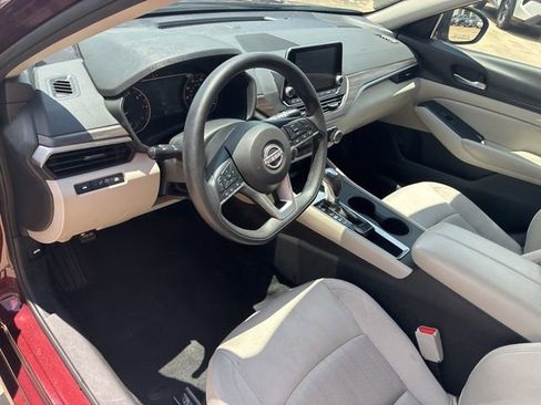 Used 2025 Nissan Altima 2.5 SV FWD image 18