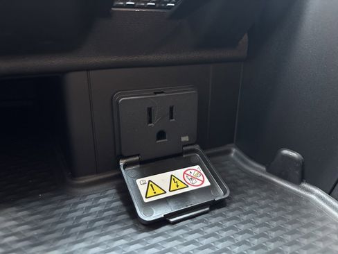 New 2026 RAM 1500 Laramie w/ Sport Appearance Package image 21